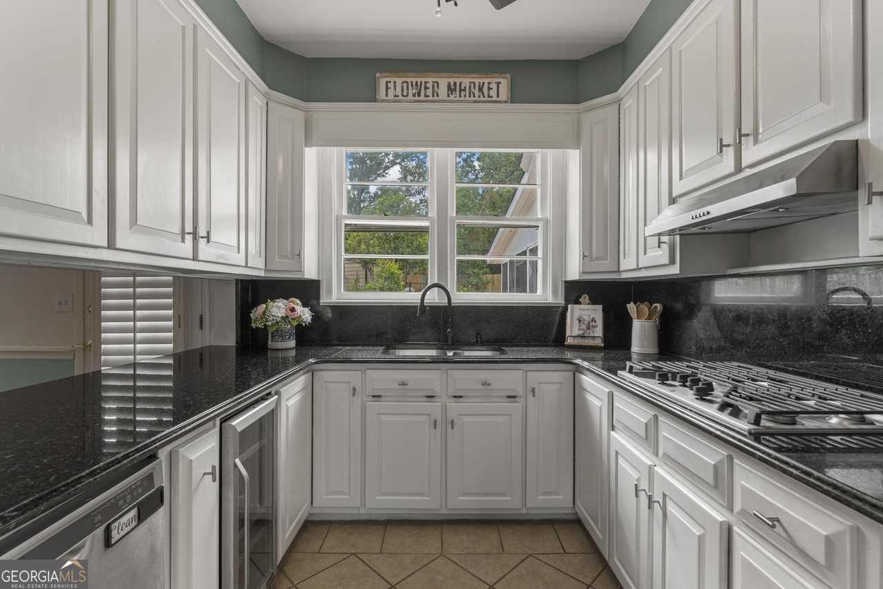 603 Piney Woods Drive - Photo 2 of 25