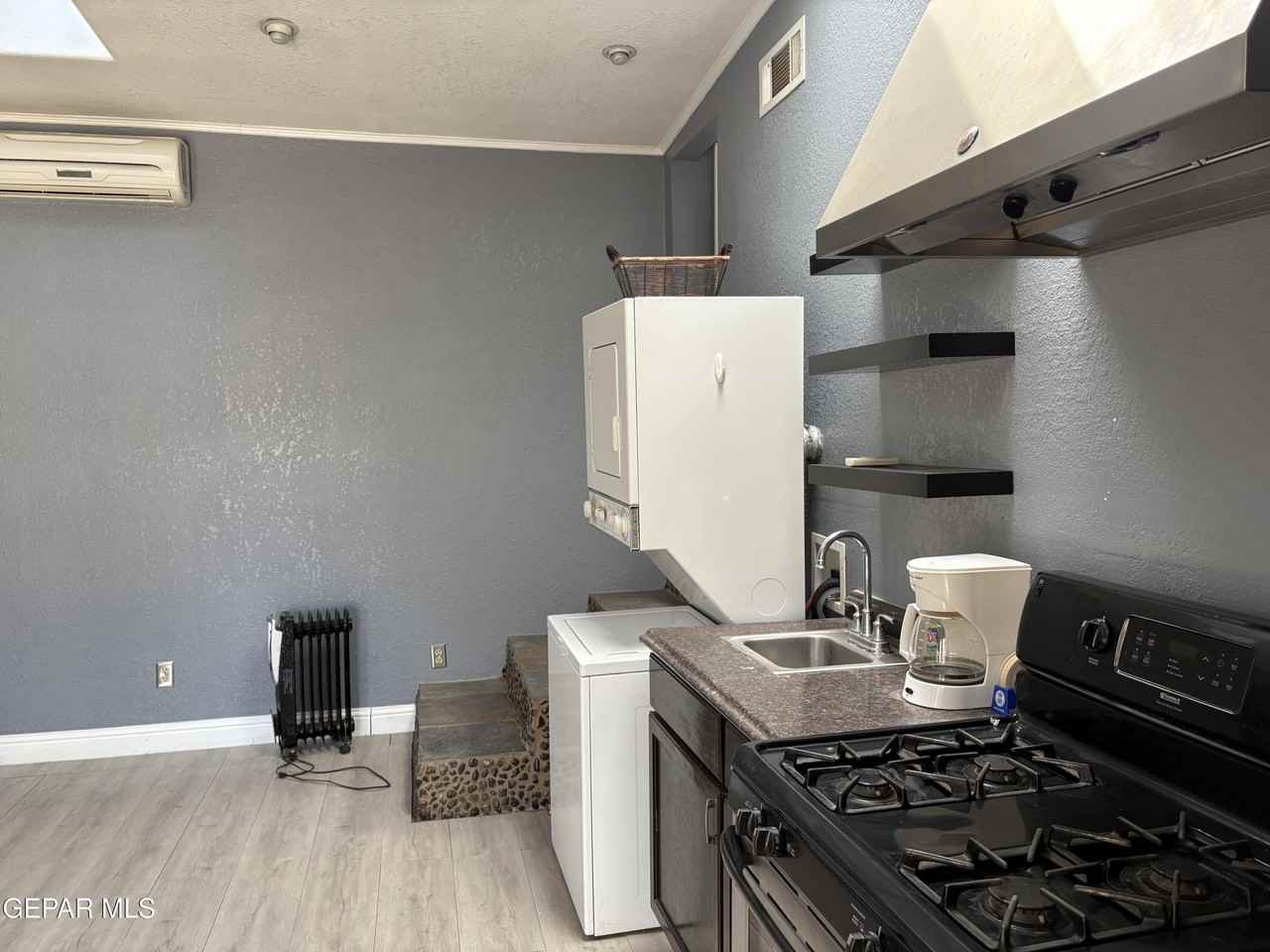 525 Wellesley Rd - Photo 2 of 9