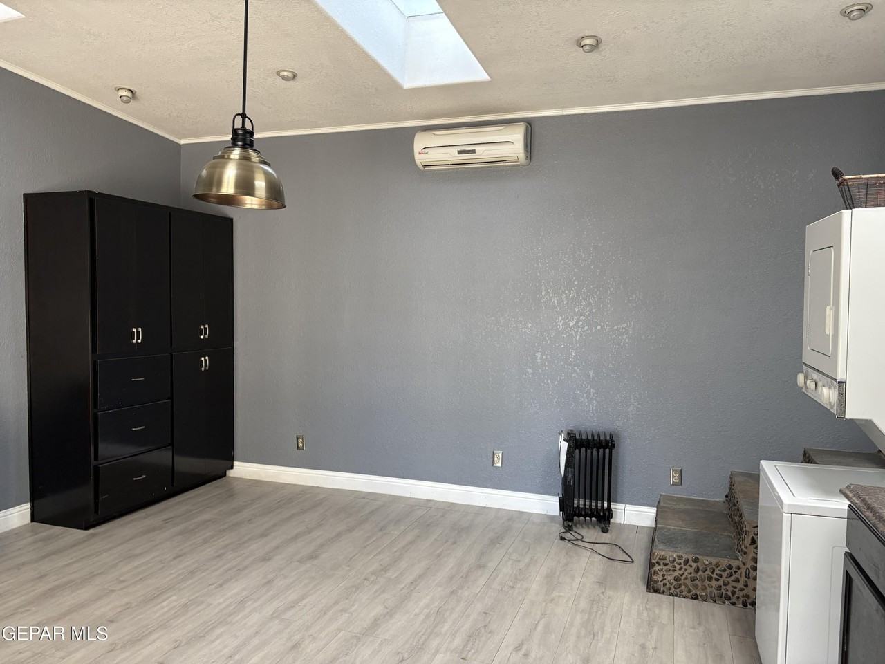 525 Wellesley Rd - Photo 3 of 9