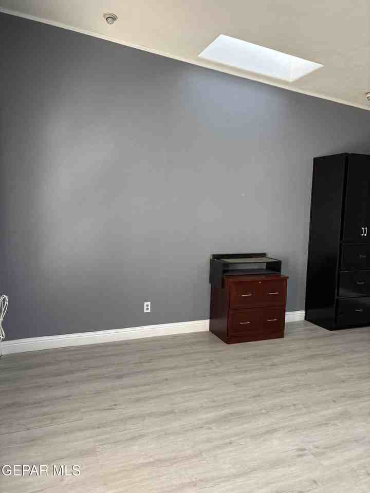 525 Wellesley Rd - Photo 4 of 9