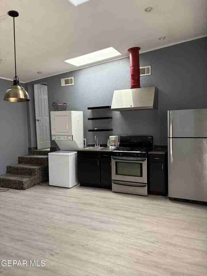 525 Wellesley Rd - Photo 5 of 9