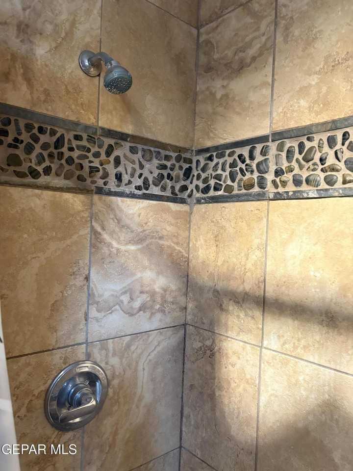 525 Wellesley Rd - Photo 7 of 9