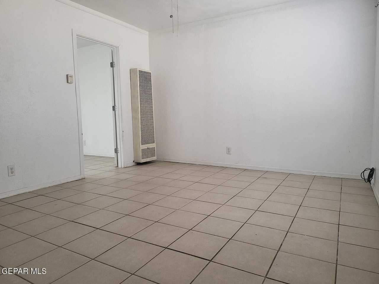 4014 Lincoln Ave Apt 2 #2 - Photo 2 of 10