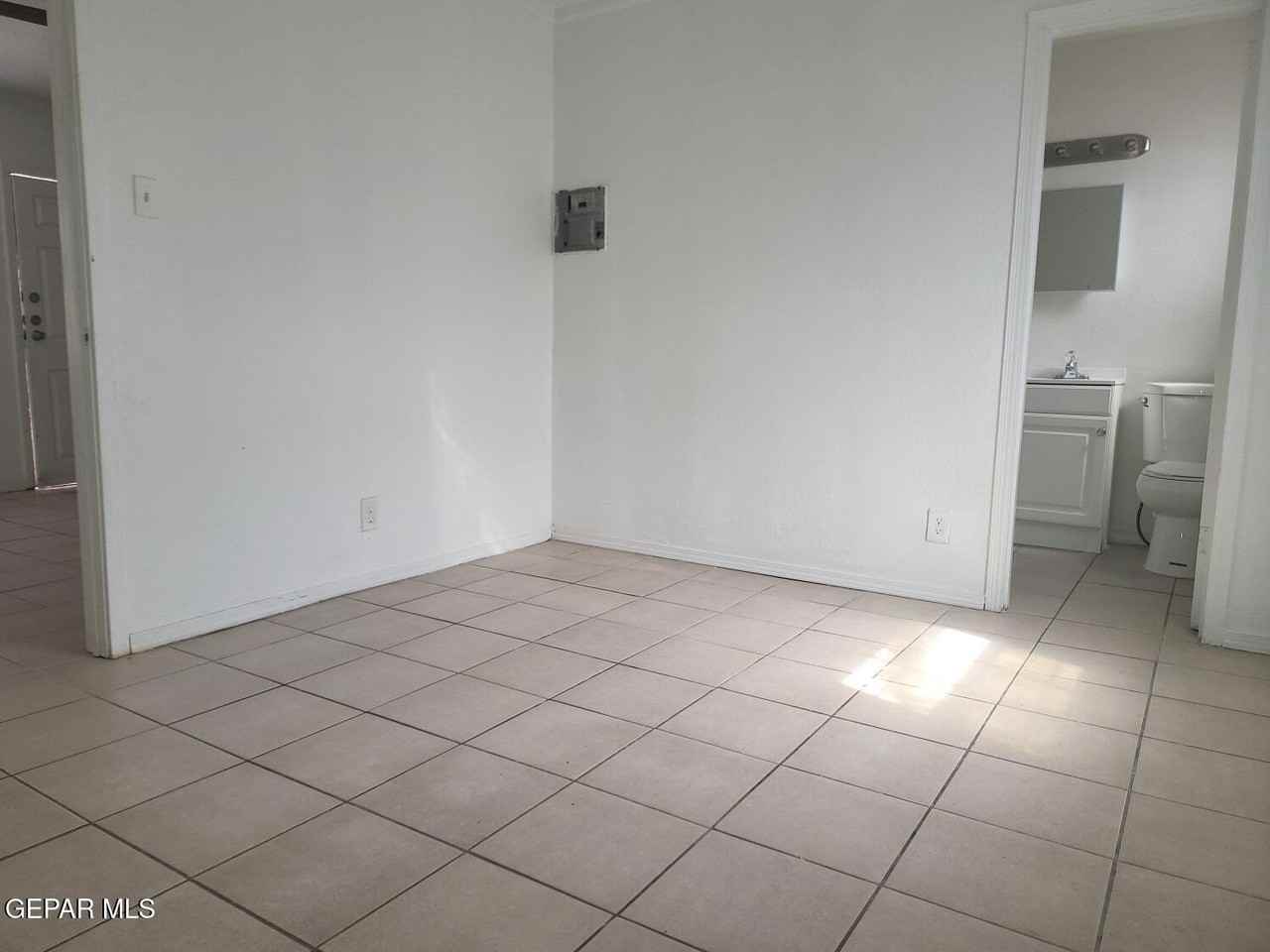 4014 Lincoln Ave Apt 2 #2 - Photo 5 of 10