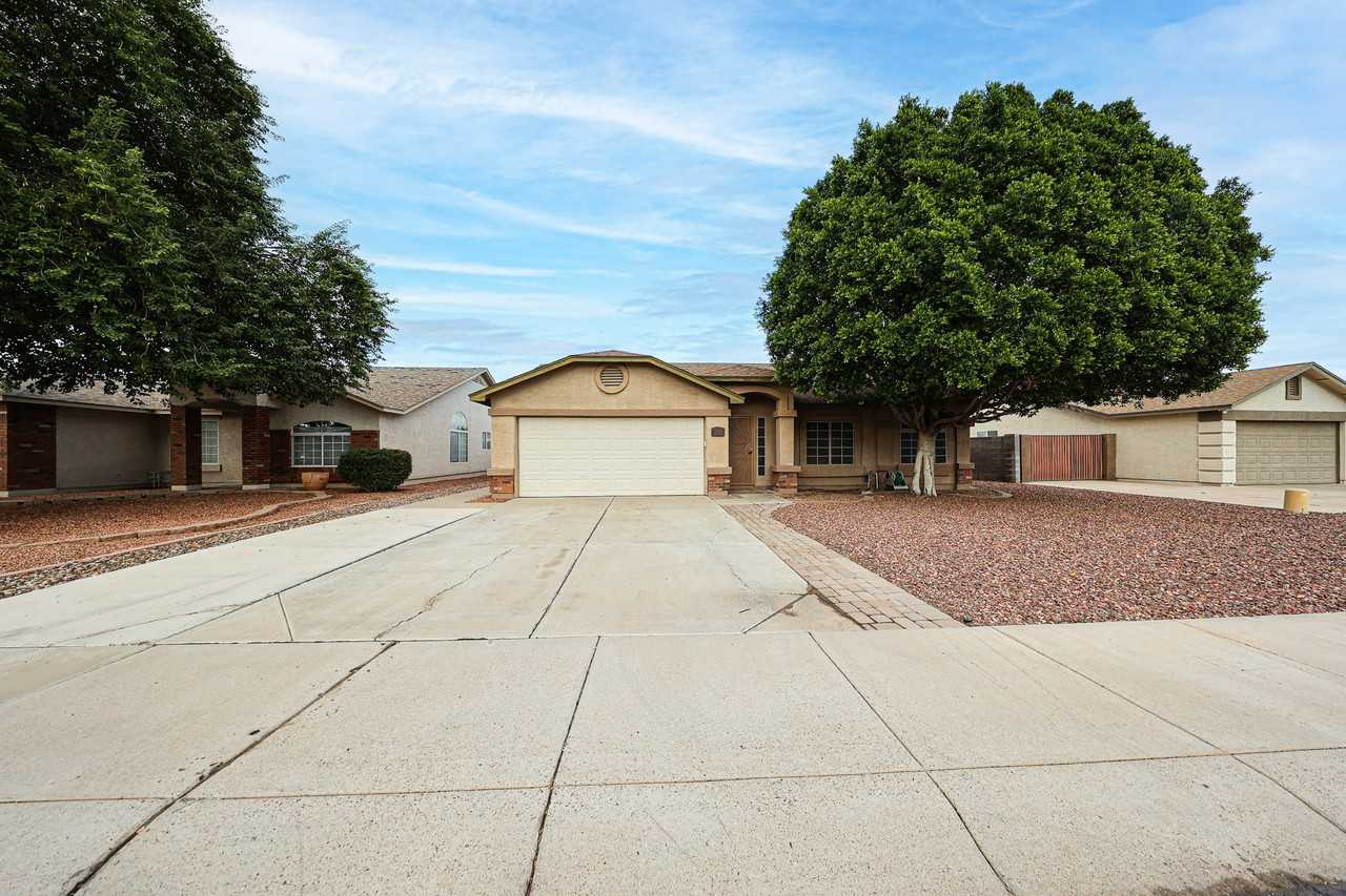 2292 E Remington Pl - Photo 2 of 34