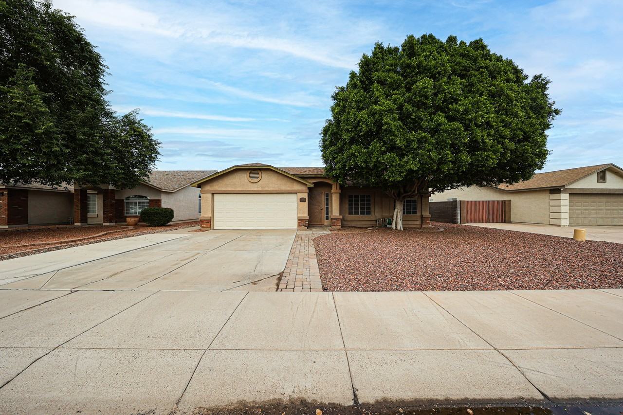 2292 E Remington Pl - Photo 3 of 34