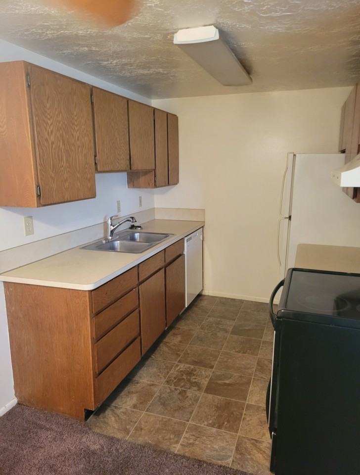 1682 Nw - Photo 2 of 6