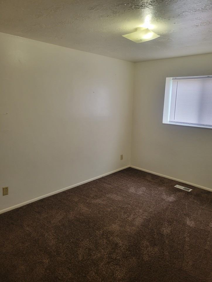 1682 Nw - Photo 4 of 6