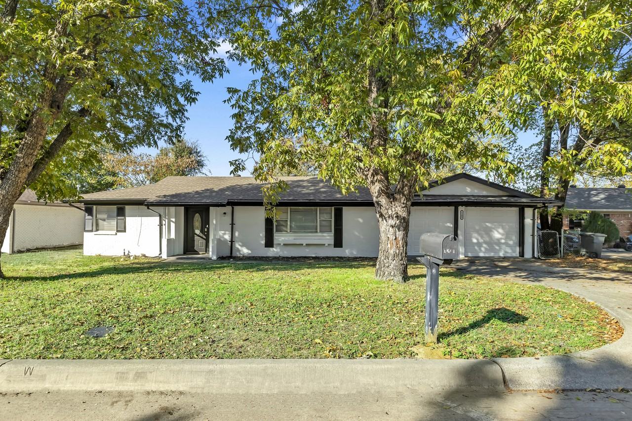 1209 Desiree Ln - Photo 2 of 28