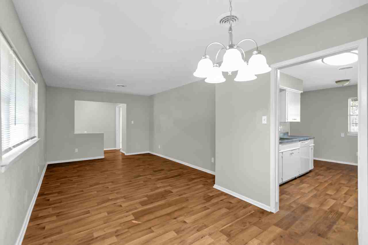 1209 Desiree Ln - Photo 7 of 28