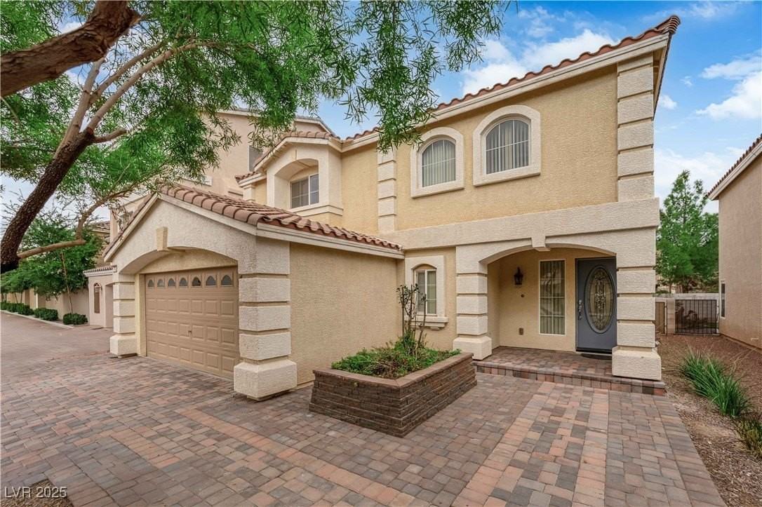 1142 Sax Fifth Avenue - Photo 4 of 44