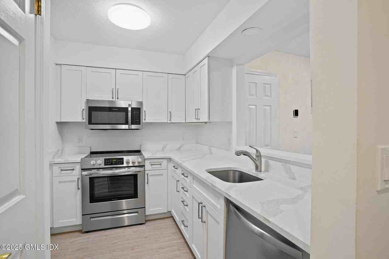 7 River Rd #310 - Photo 4 of 21