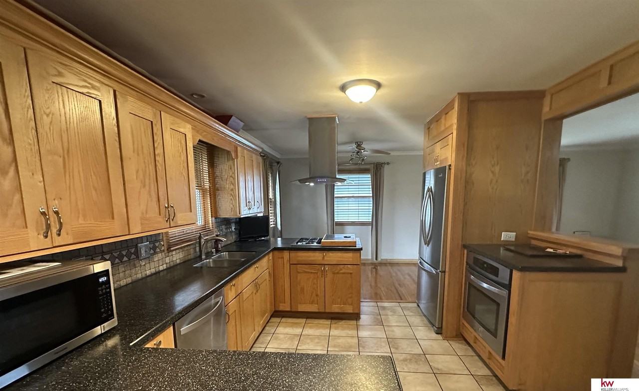 5010 Castelar St - Photo 3 of 22