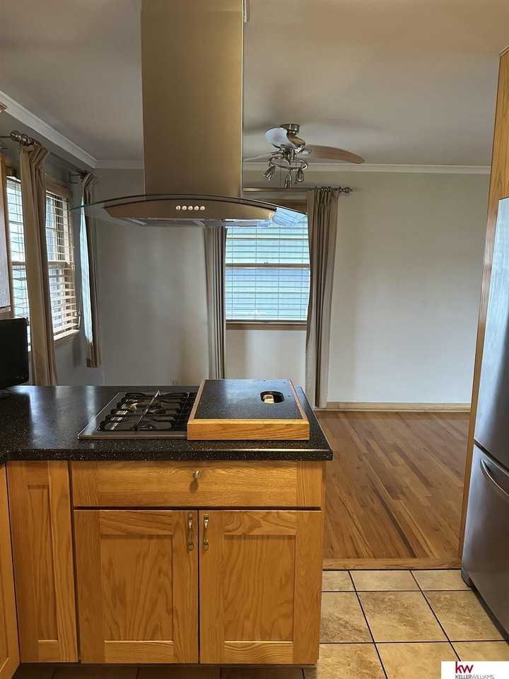 5010 Castelar St - Photo 6 of 22