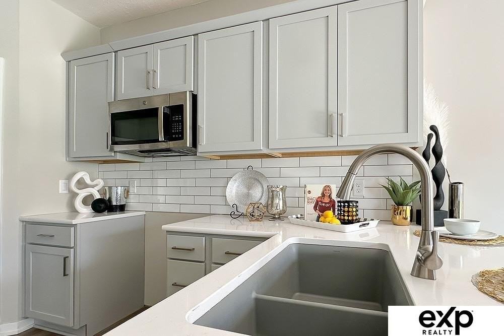 7919 N 93rd St - Photo 6 of 14