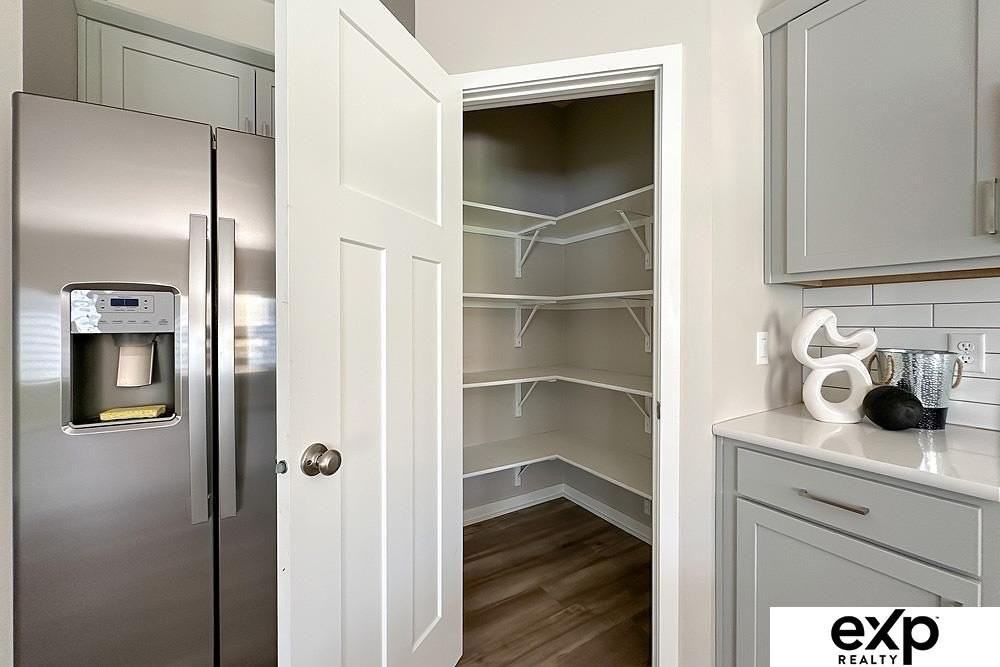 7919 N 93rd St - Photo 7 of 14