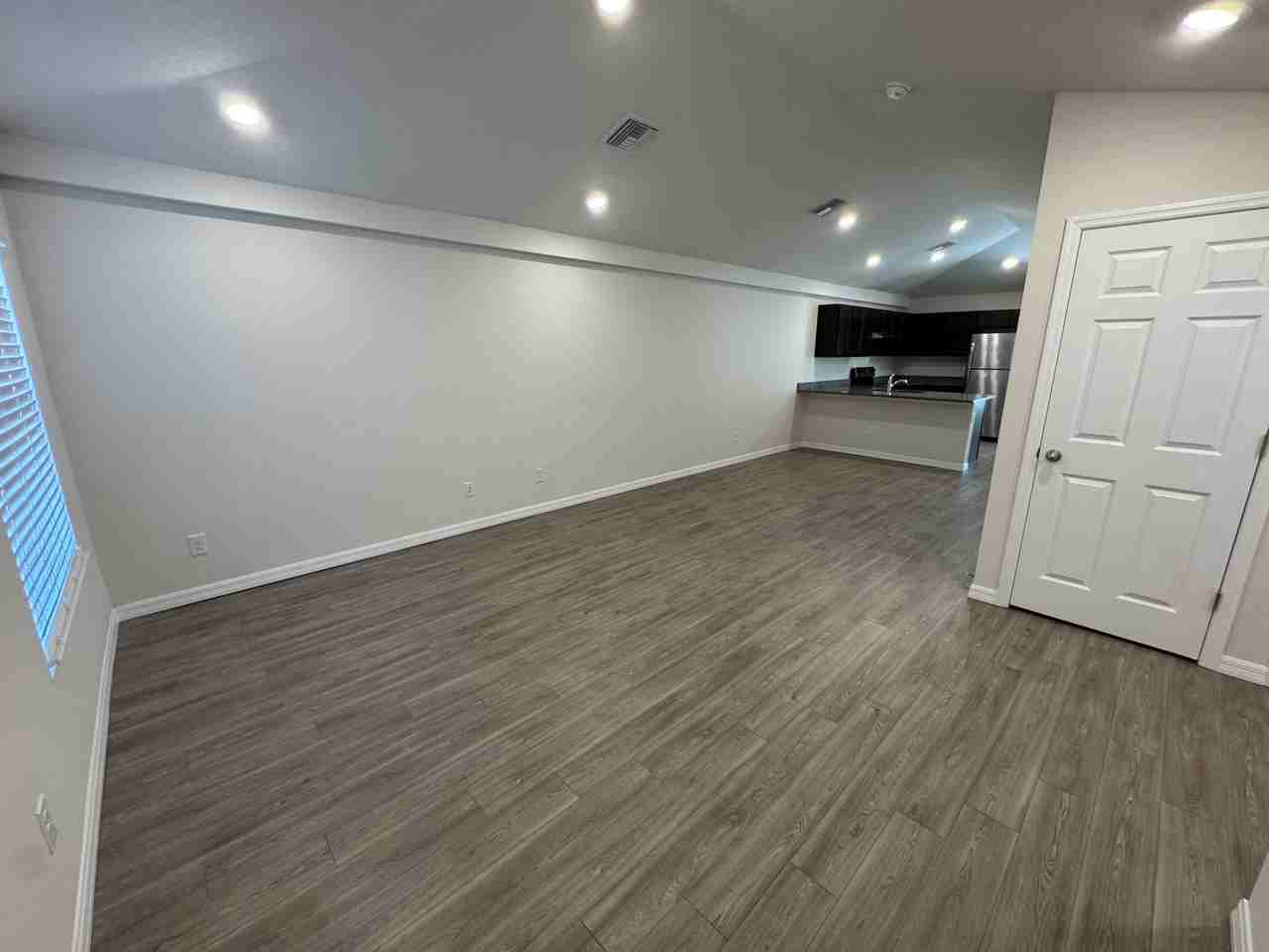 27217 Washington St - Photo 2 of 19