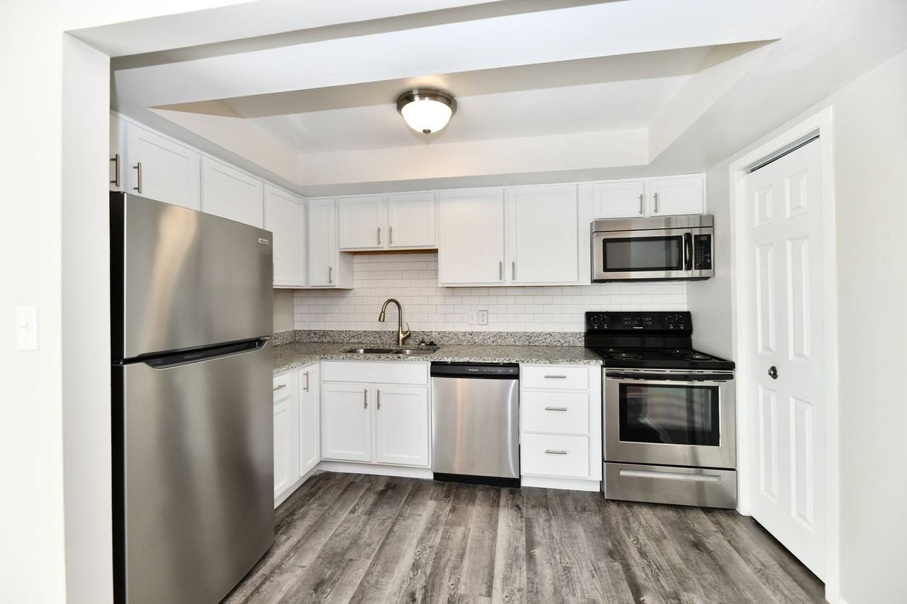 Park Lane Apartments - Photo 6 of 42