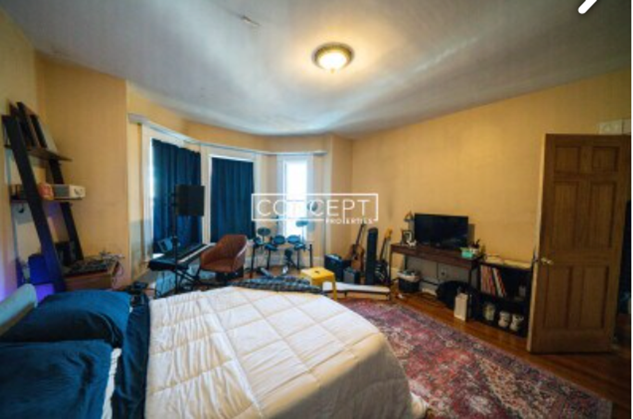 10 Hillside Street - Photo 4 of 28