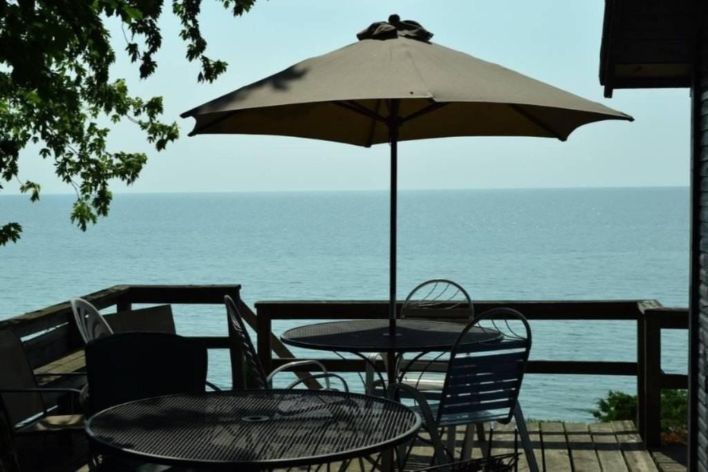 5537 Lakeshore Dr - Photo 2 of 24