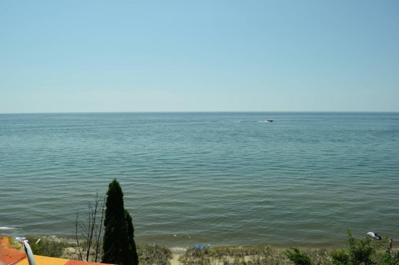 5537 Lakeshore Dr - Photo 3 of 24