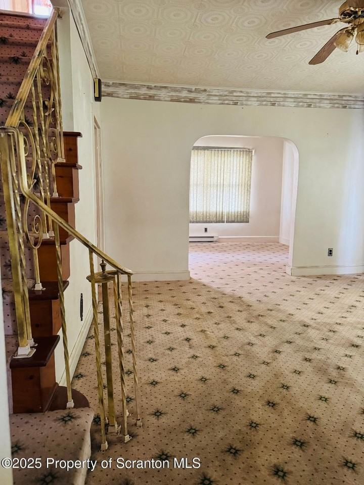 209 West Grace Street - Photo 3 of 11