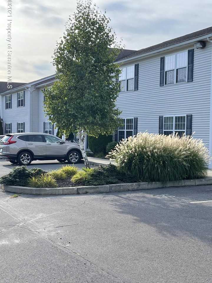 652 Marion Lane - Photo 2 of 10