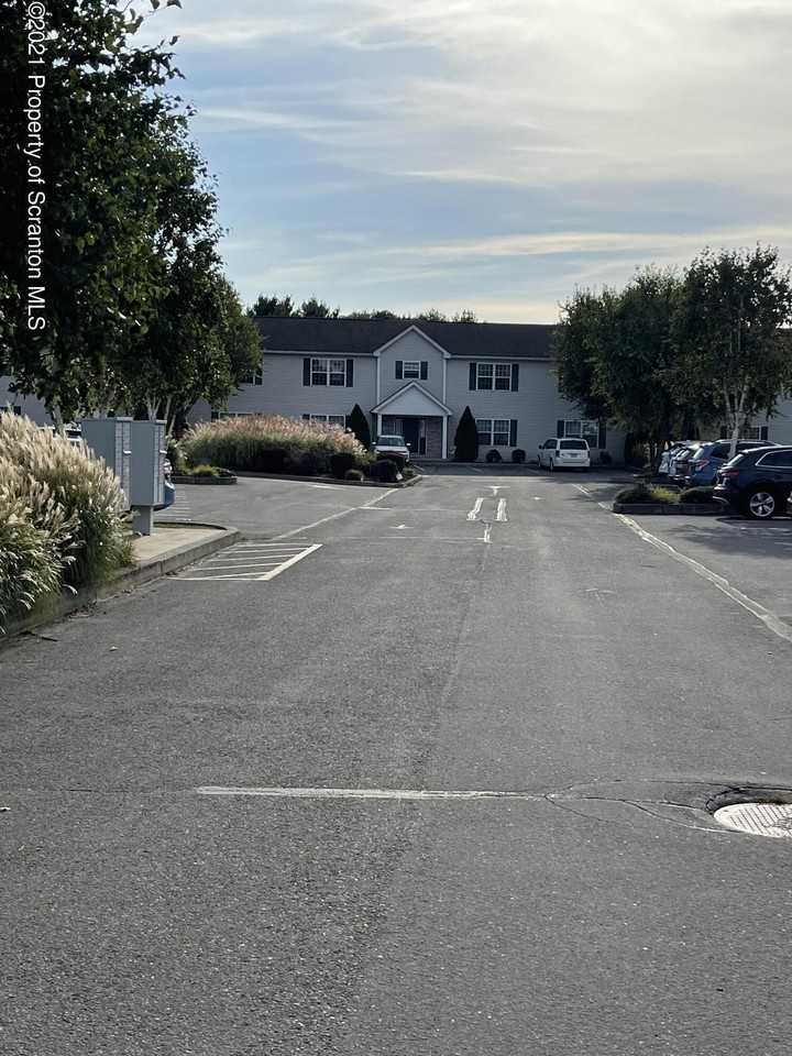 652 Marion Lane - Photo 6 of 10