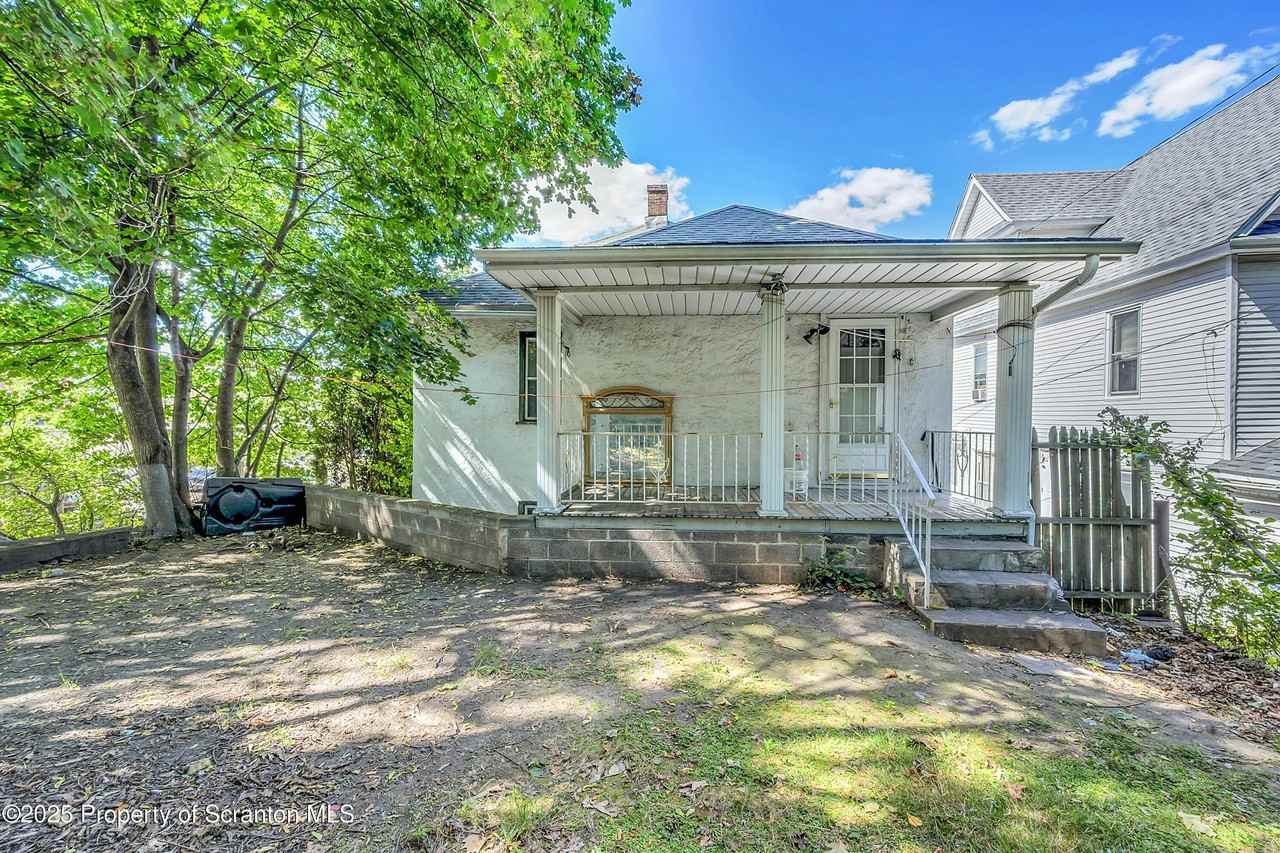 1314 Wyoming Ave - Photo 3 of 23