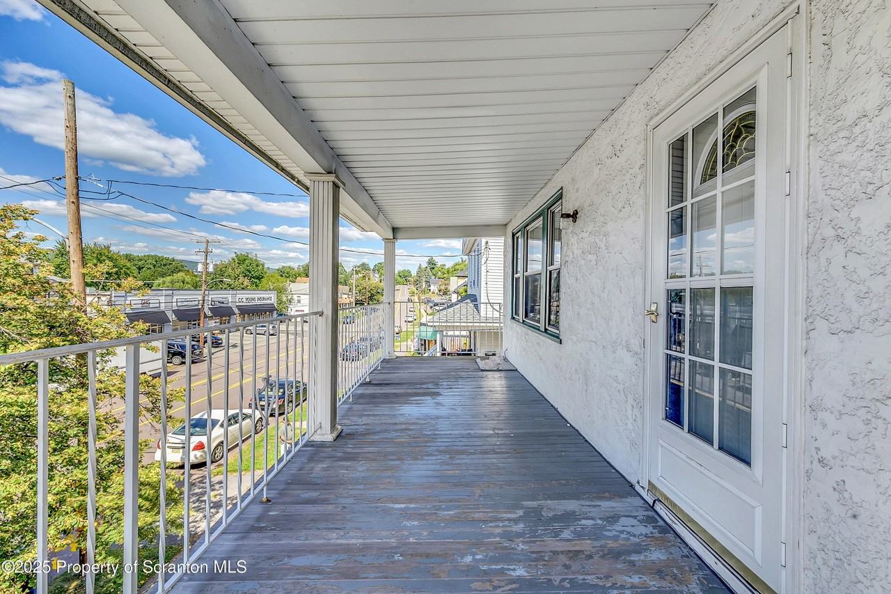 1314 Wyoming Ave - Photo 4 of 23