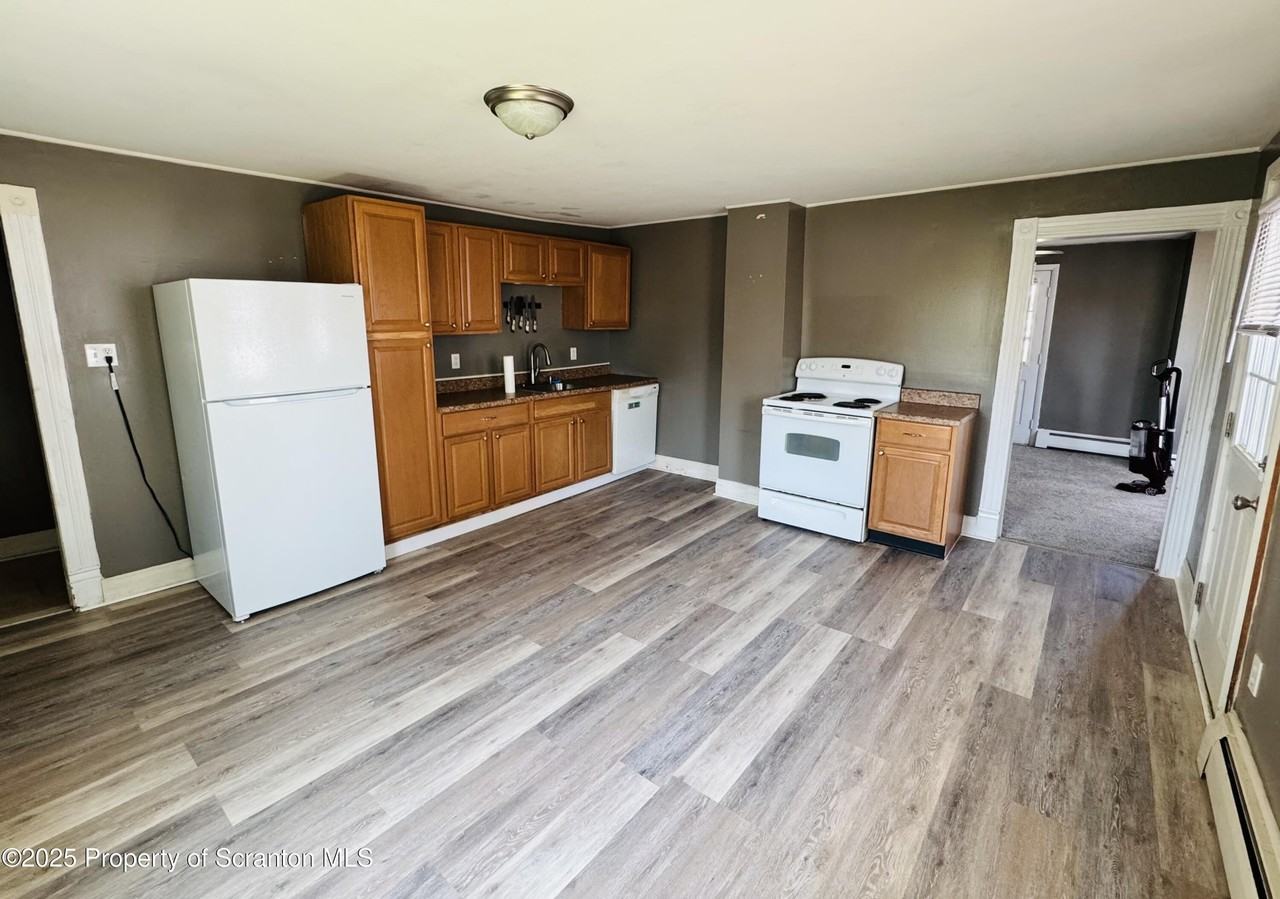 608 Oak Street #1 - Photo 4 of 9