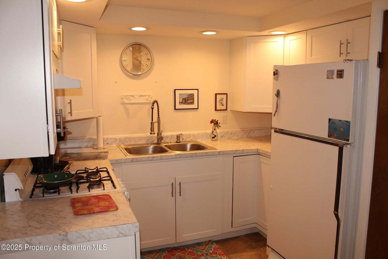 63 Shore Dr - Photo 5 of 20