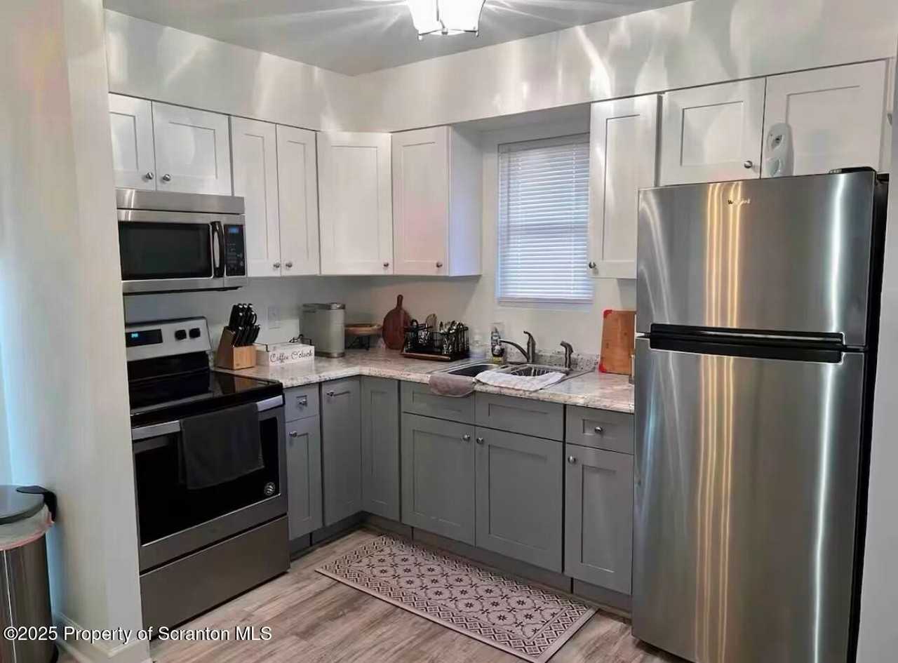 103 Orchard Lane - Photo 4 of 12