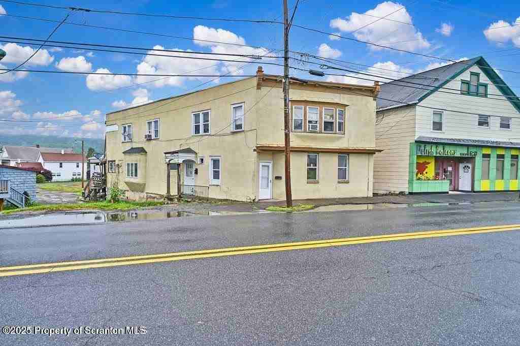 627 Main St - Photo 5 of 26