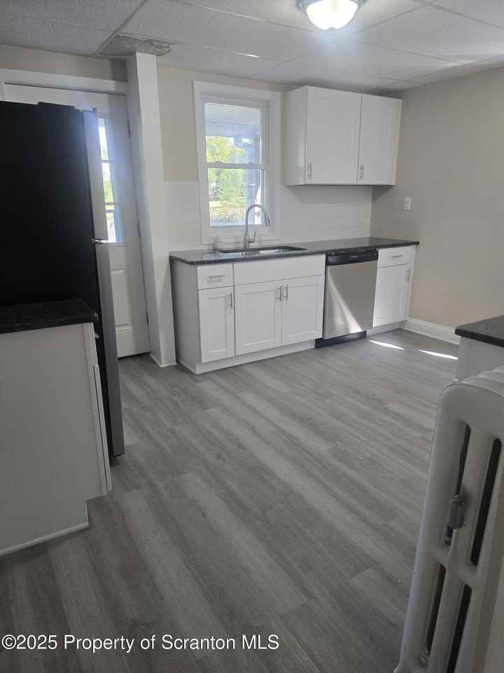 323 Larch St - Photo 2 of 18