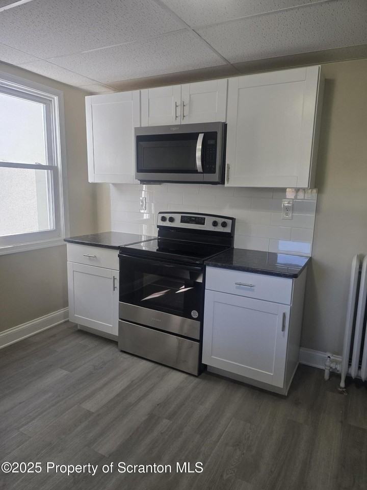 323 Larch St - Photo 3 of 18