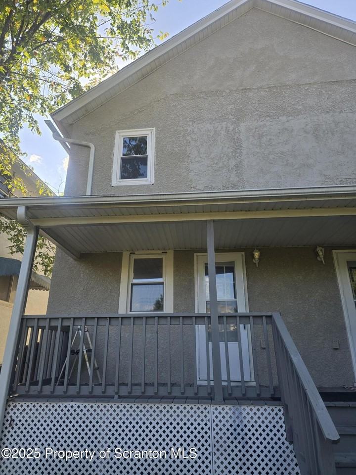 323 Larch St - Photo 6 of 18