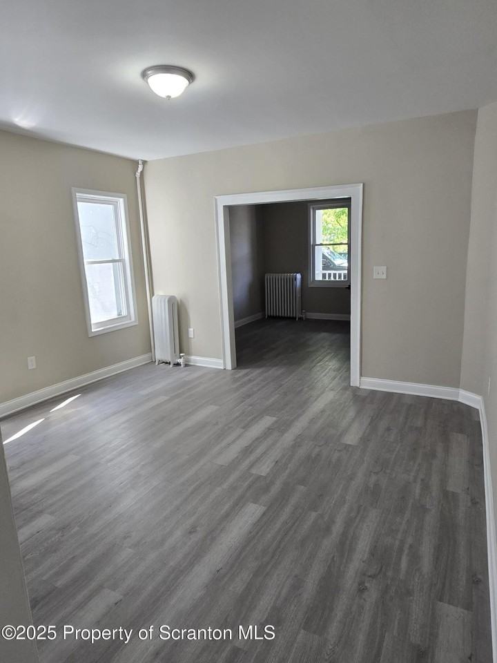 323 Larch St - Photo 7 of 18