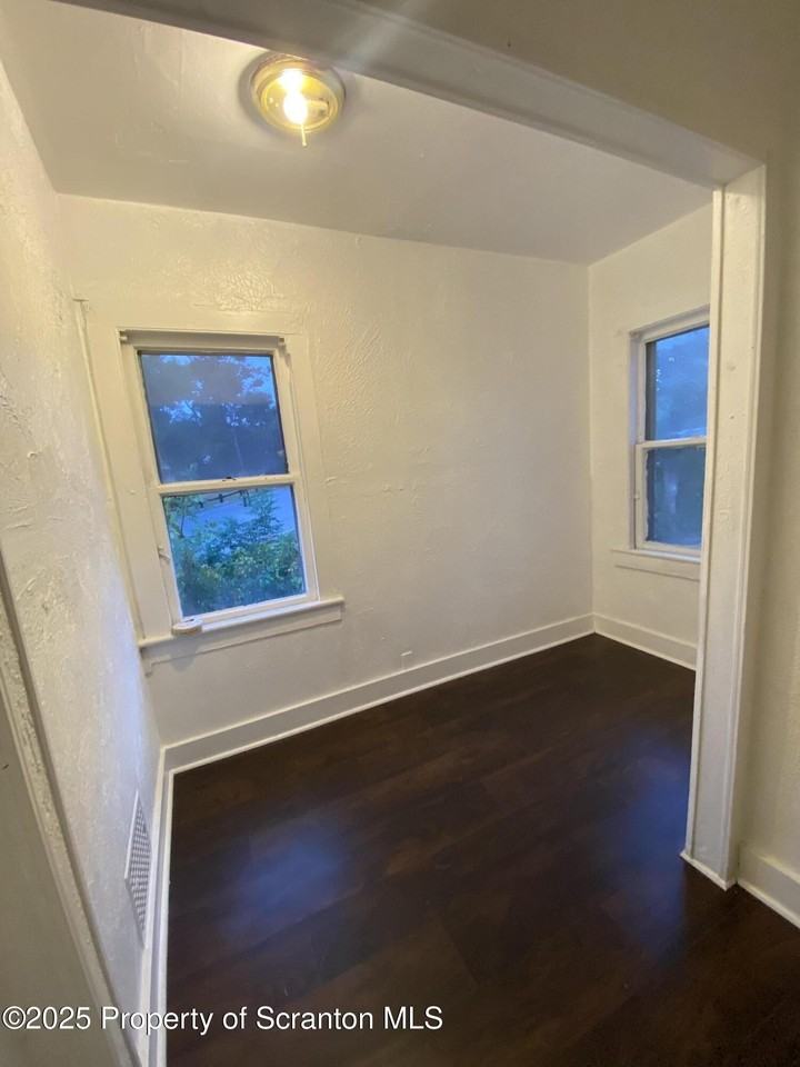 2122 Belmont Terrace - Photo 7 of 10