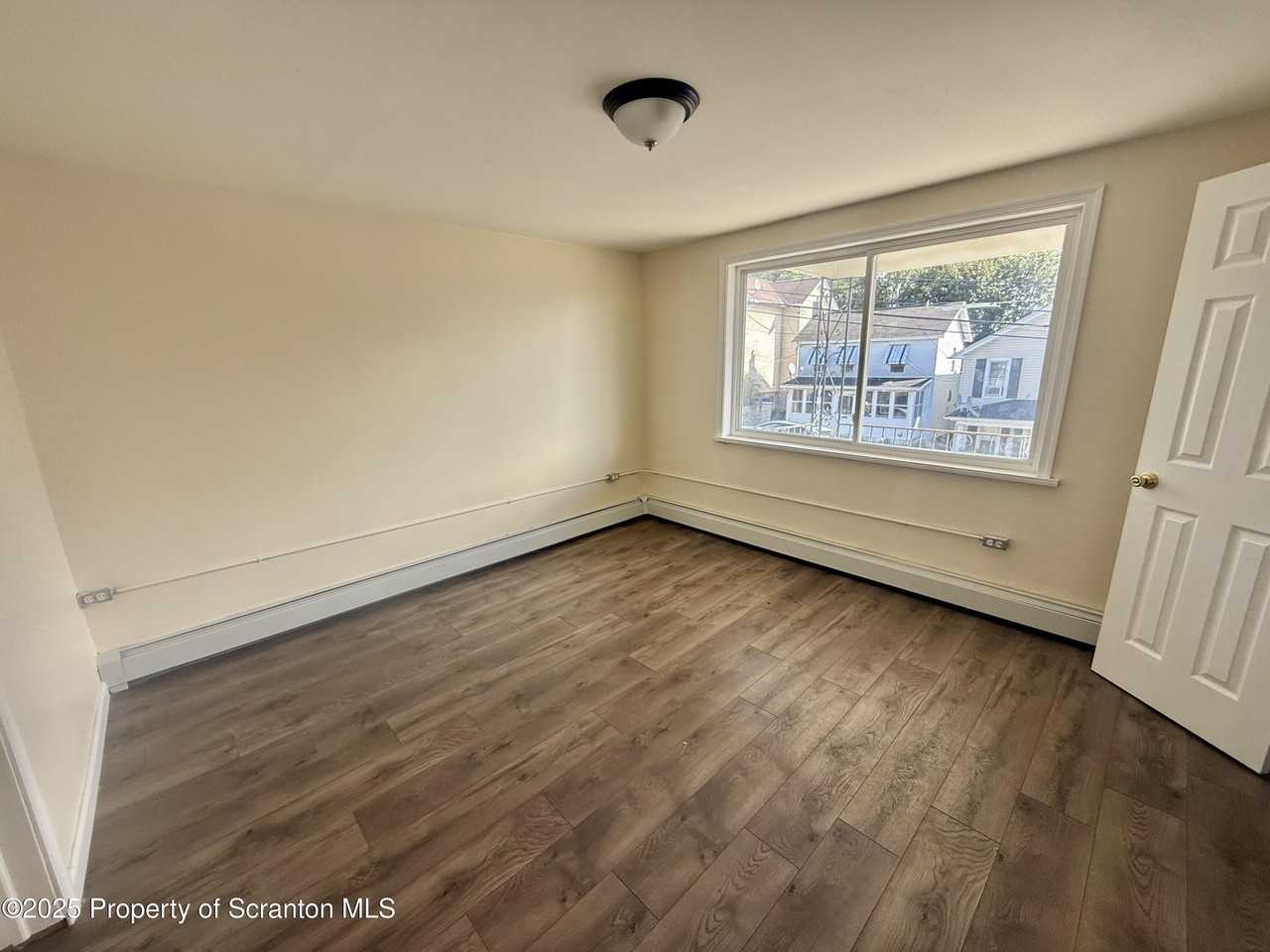 154 S Sumner Ave - Photo 7 of 15