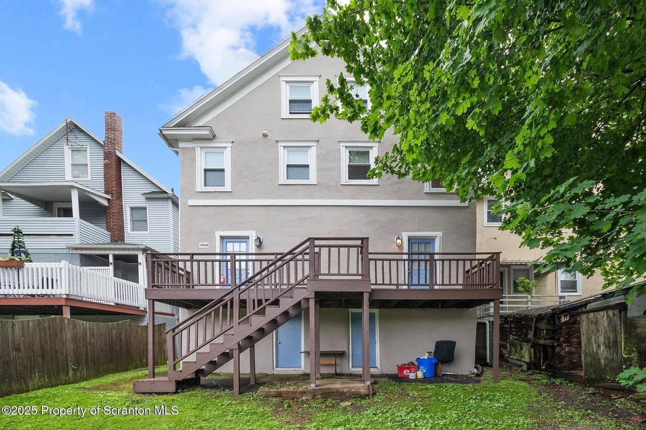 2215 Capouse Ave - Photo 2 of 4