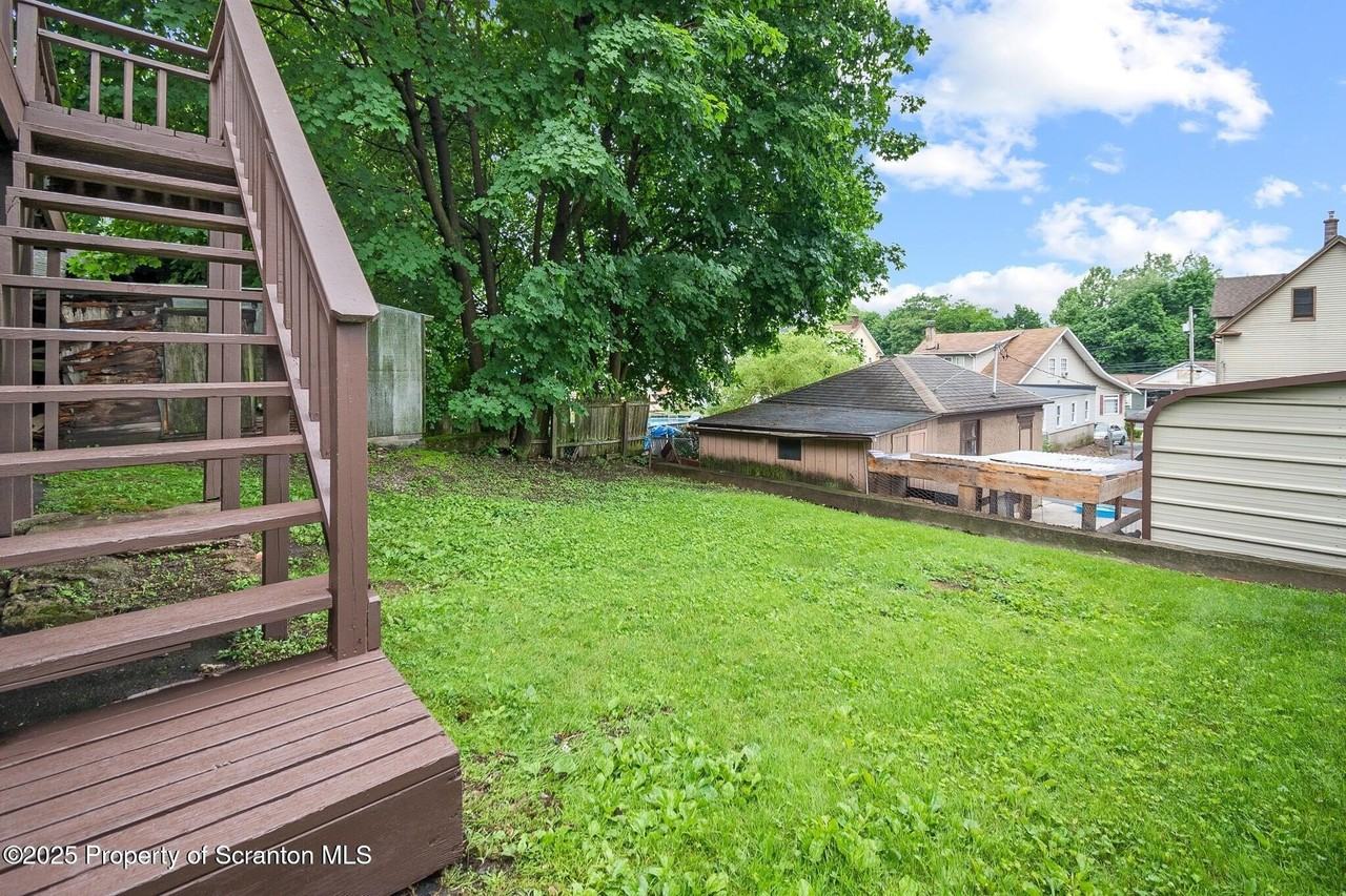 2215 Capouse Ave - Photo 3 of 4