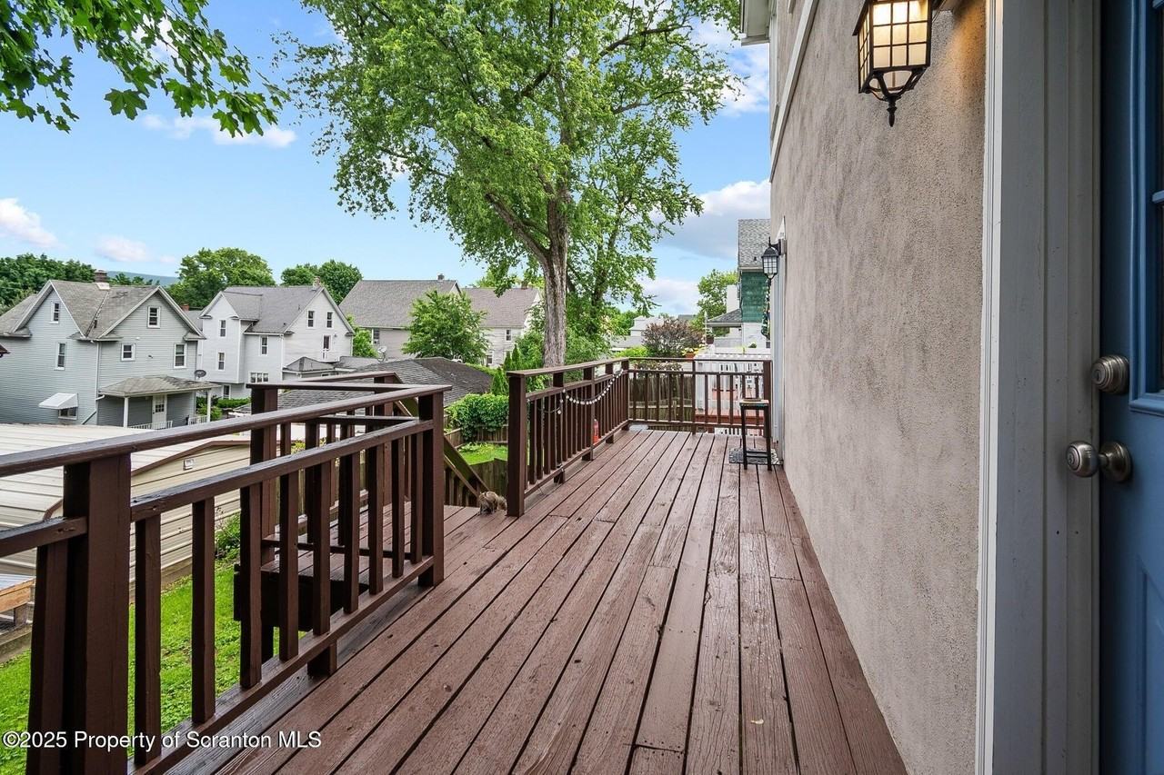 2215 Capouse Ave - Photo 4 of 4