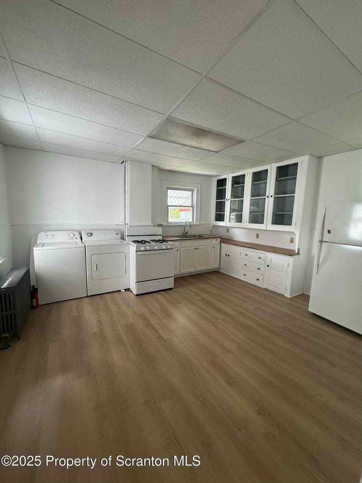 445 Leggett St - Photo 2 of 11