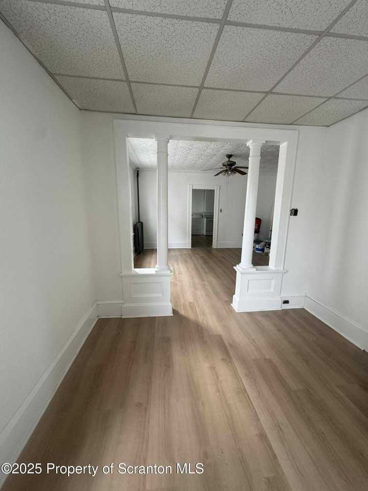 445 Leggett St - Photo 3 of 11