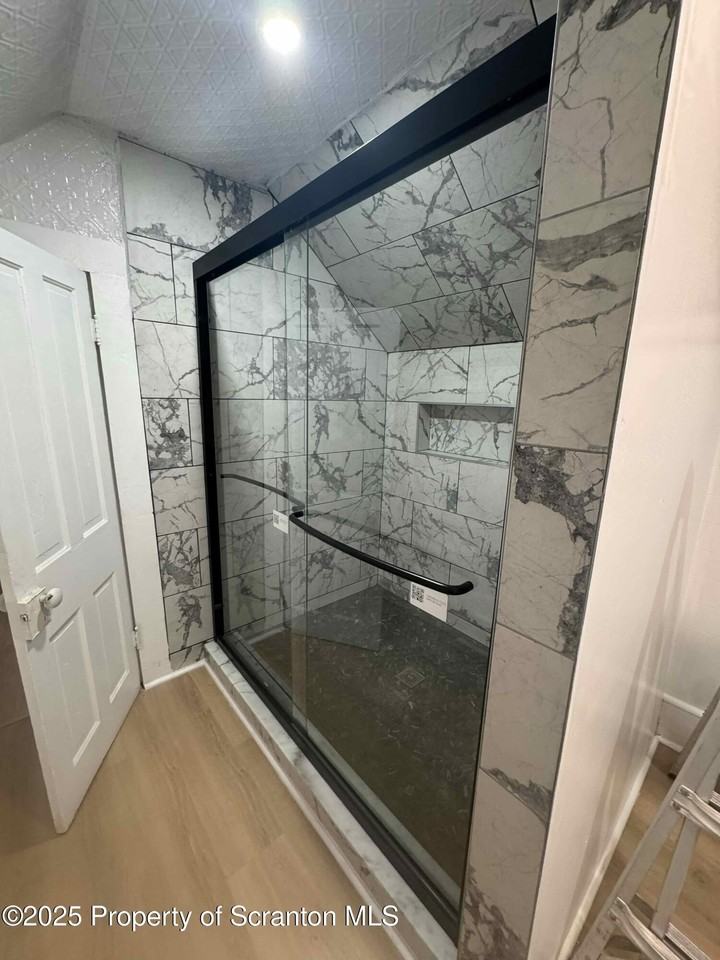 445 Leggett St - Photo 4 of 11