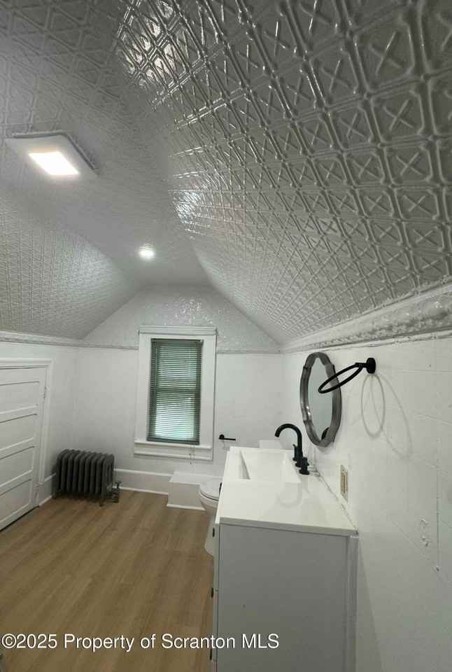 445 Leggett St - Photo 5 of 11