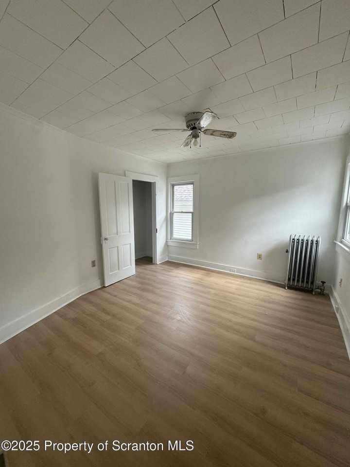 445 Leggett St - Photo 6 of 11