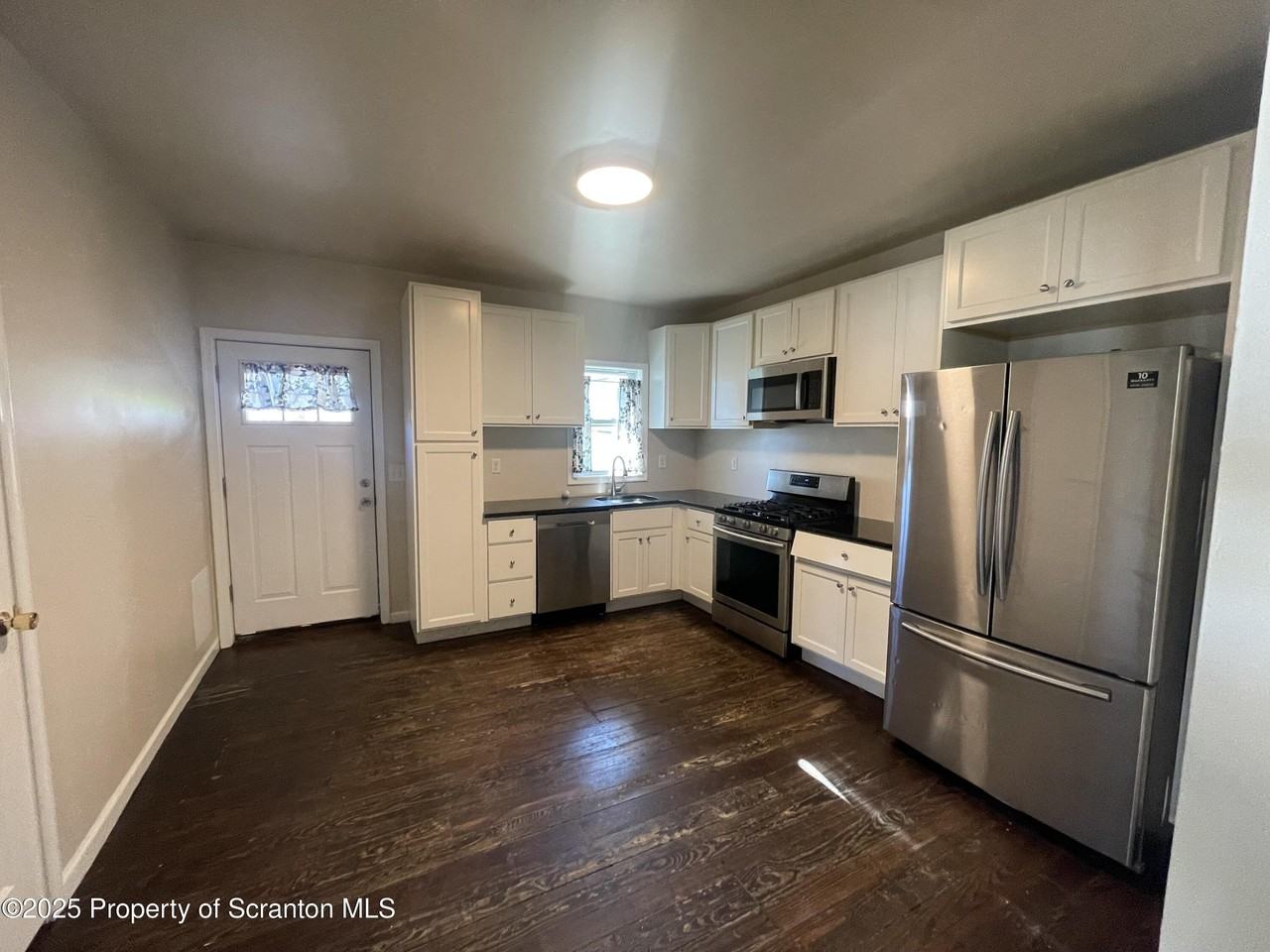 127 West Line Street - Photo 3 of 10