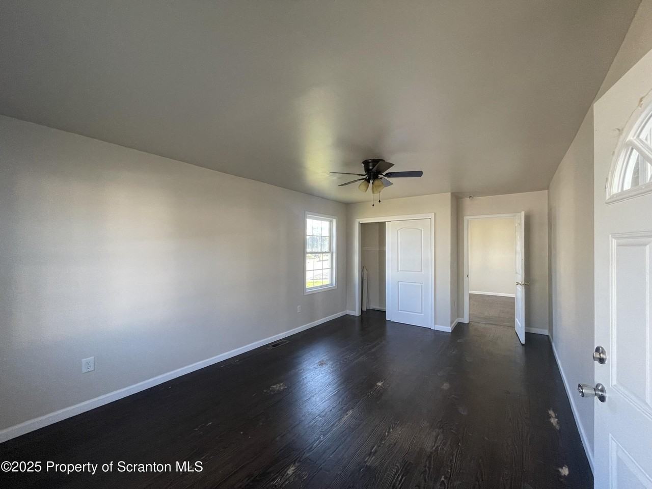 127 West Line Street - Photo 5 of 10